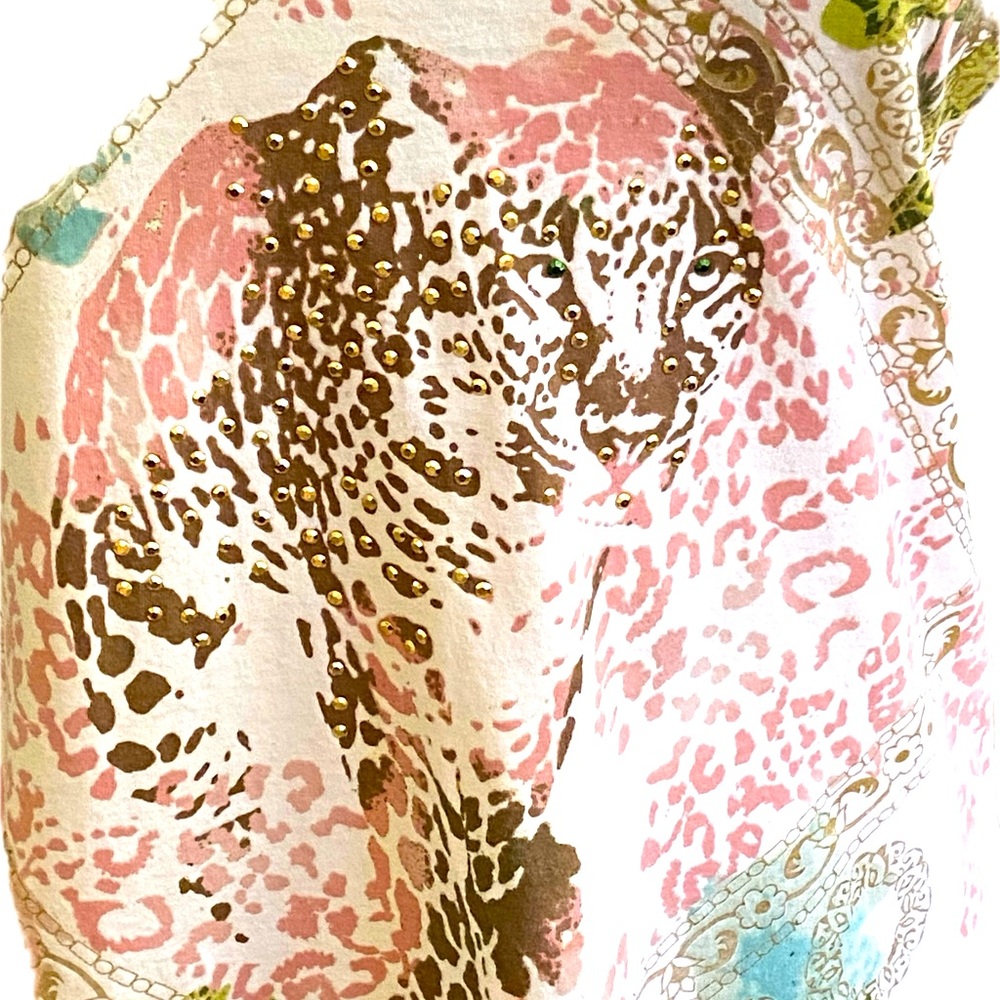 Leopard & Jungle of beautiful colors VNeck Tshirt! Peach, greens, brown XL Excel